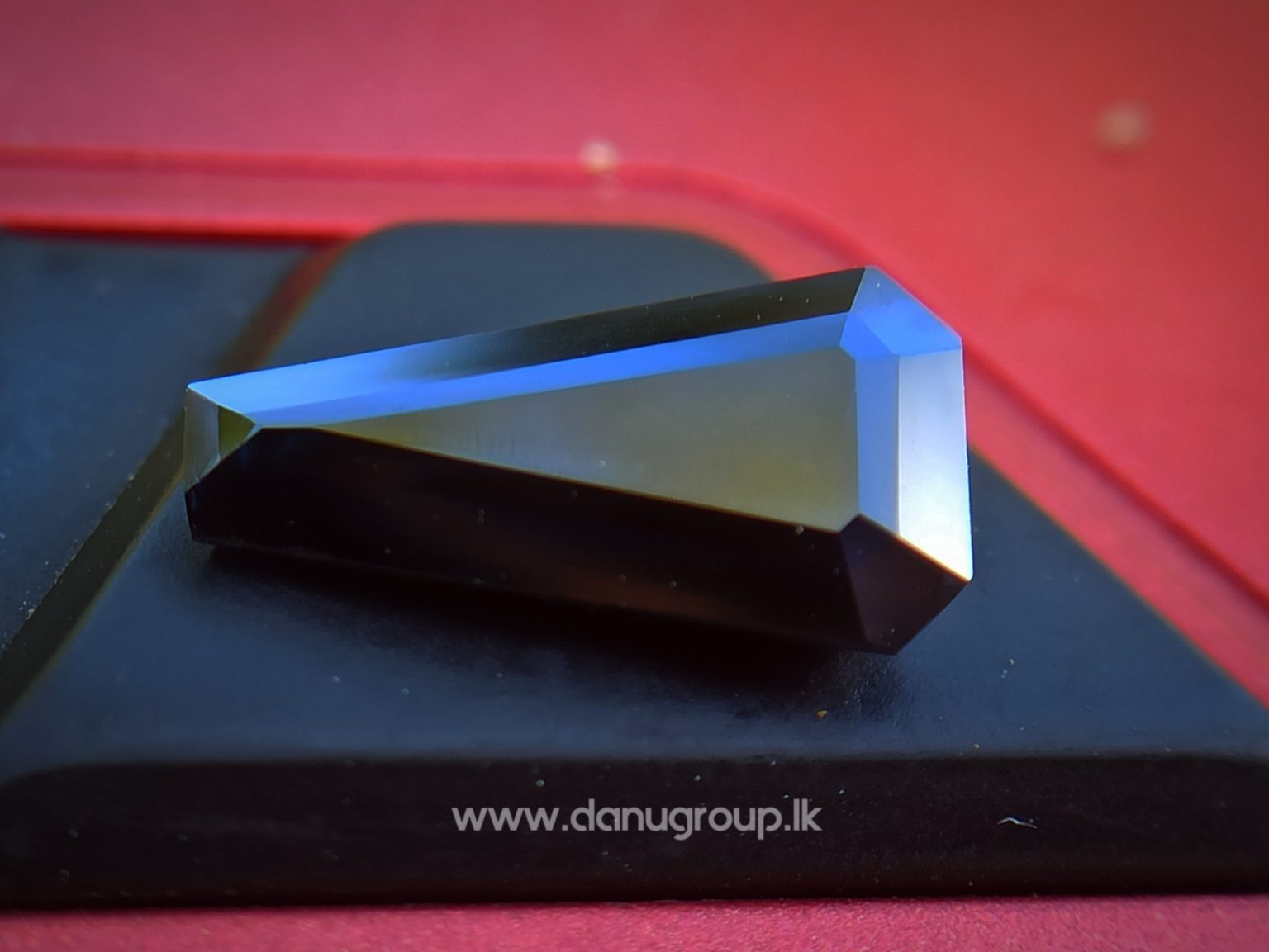 Ceylon Natural Dark Blue Sappphire Kaaka Neelam stone of planet saturn astrological gem danugroup.lk
