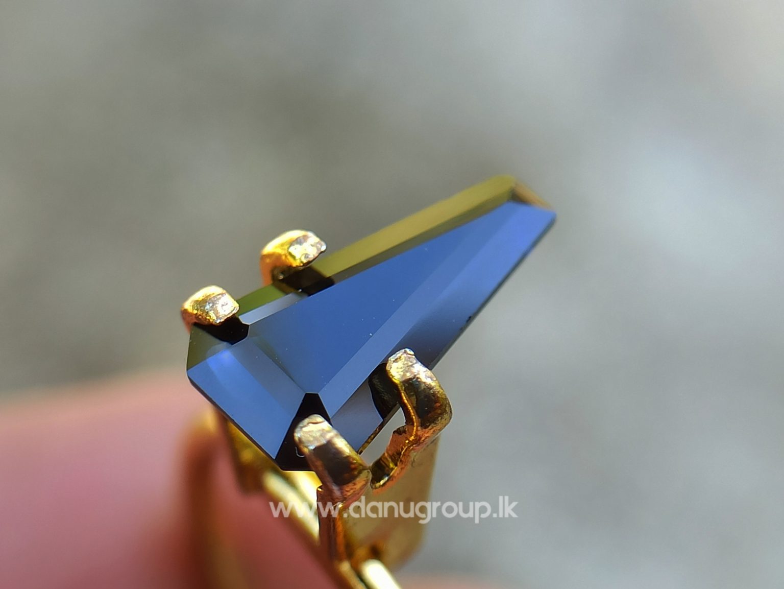 Ceylon Natural Dark Blue Sappphire Kaaka Neelam stone of planet saturn astrological gem danugroup.lk