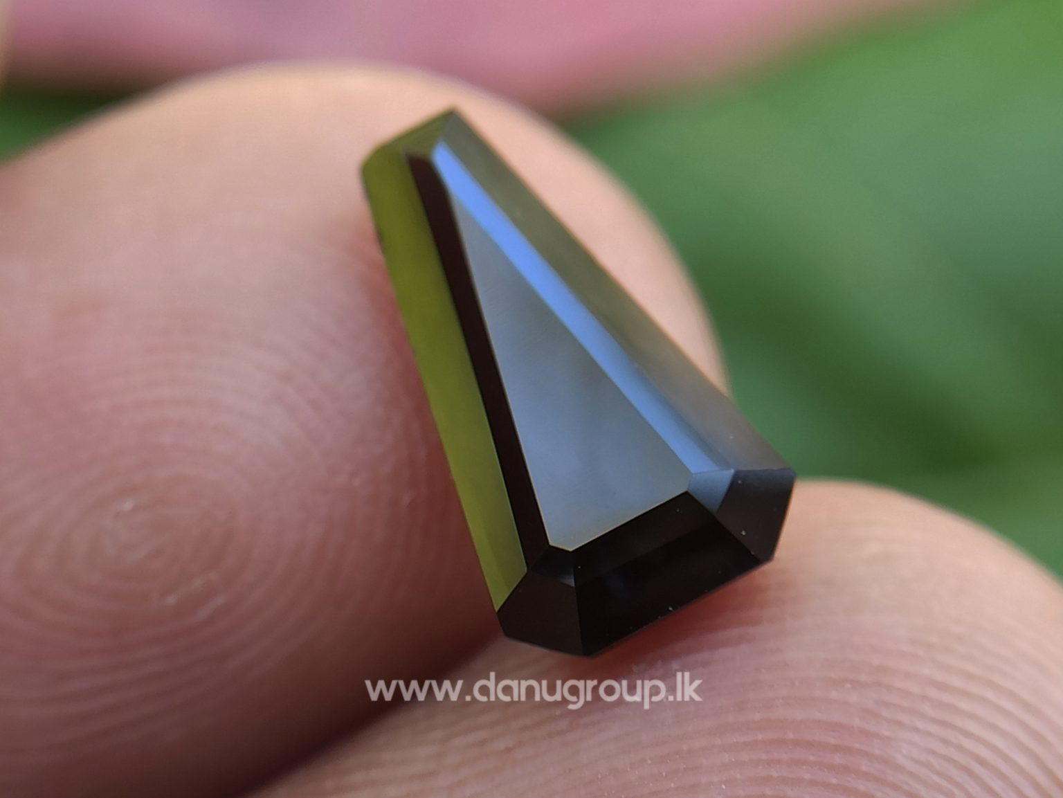 Ceylon Natural Dark Blue Sappphire Kaaka Neelam stone of planet saturn astrological gem danugroup.lk