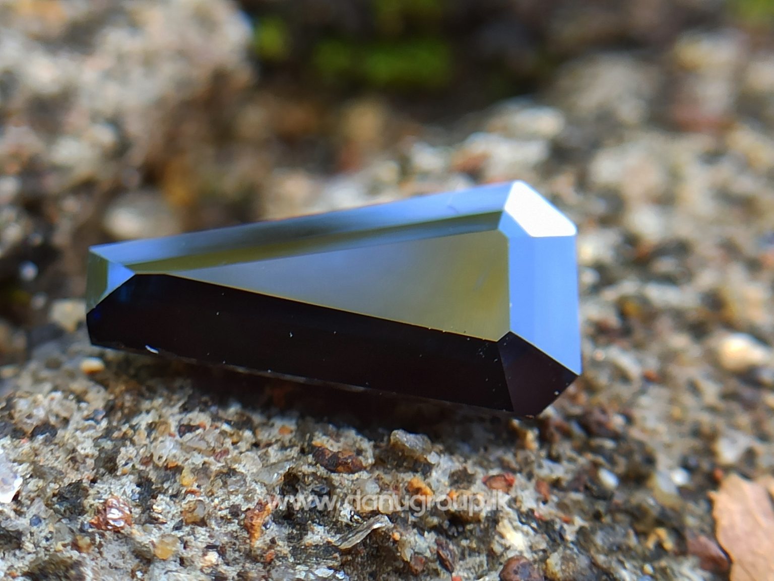 Ceylon Natural Dark Blue Sappphire Kaaka Neelam stone of planet saturn astrological gem danugroup.lk