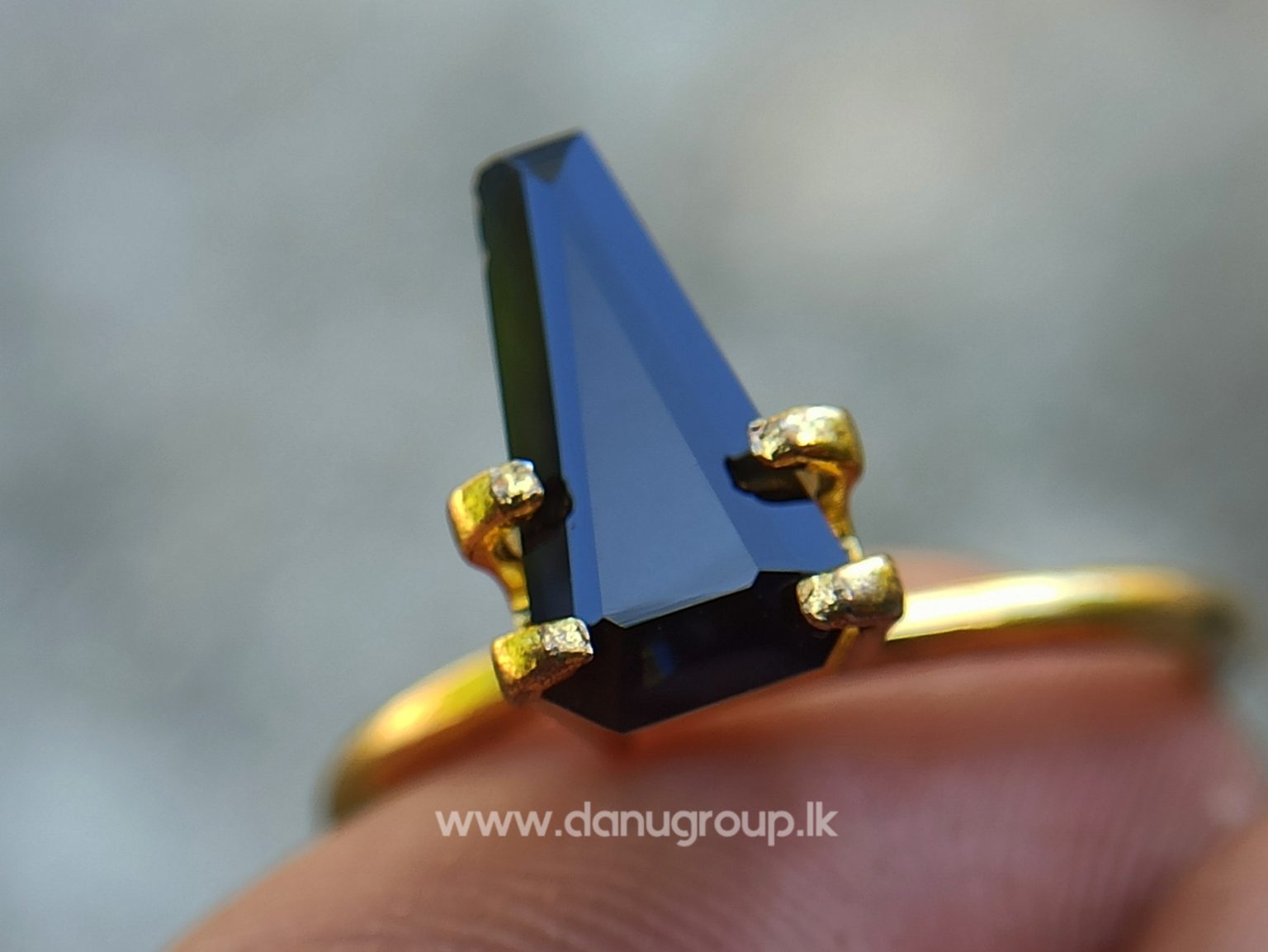 Ceylon Natural Dark Blue Sappphire Kaaka Neelam stone of planet saturn astrological gem danugroup.lk