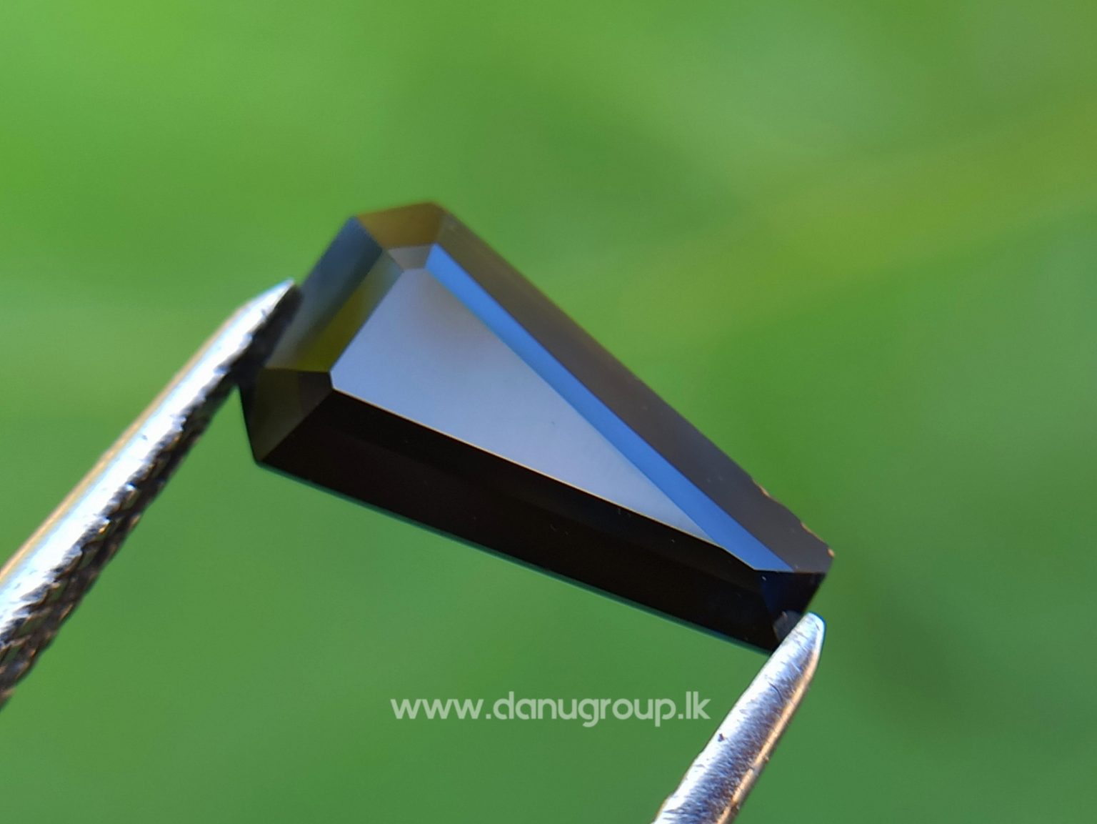 Ceylon Natural Dark Blue Sappphire Kaaka Neelam stone of planet saturn astrological gem danugroup.lk