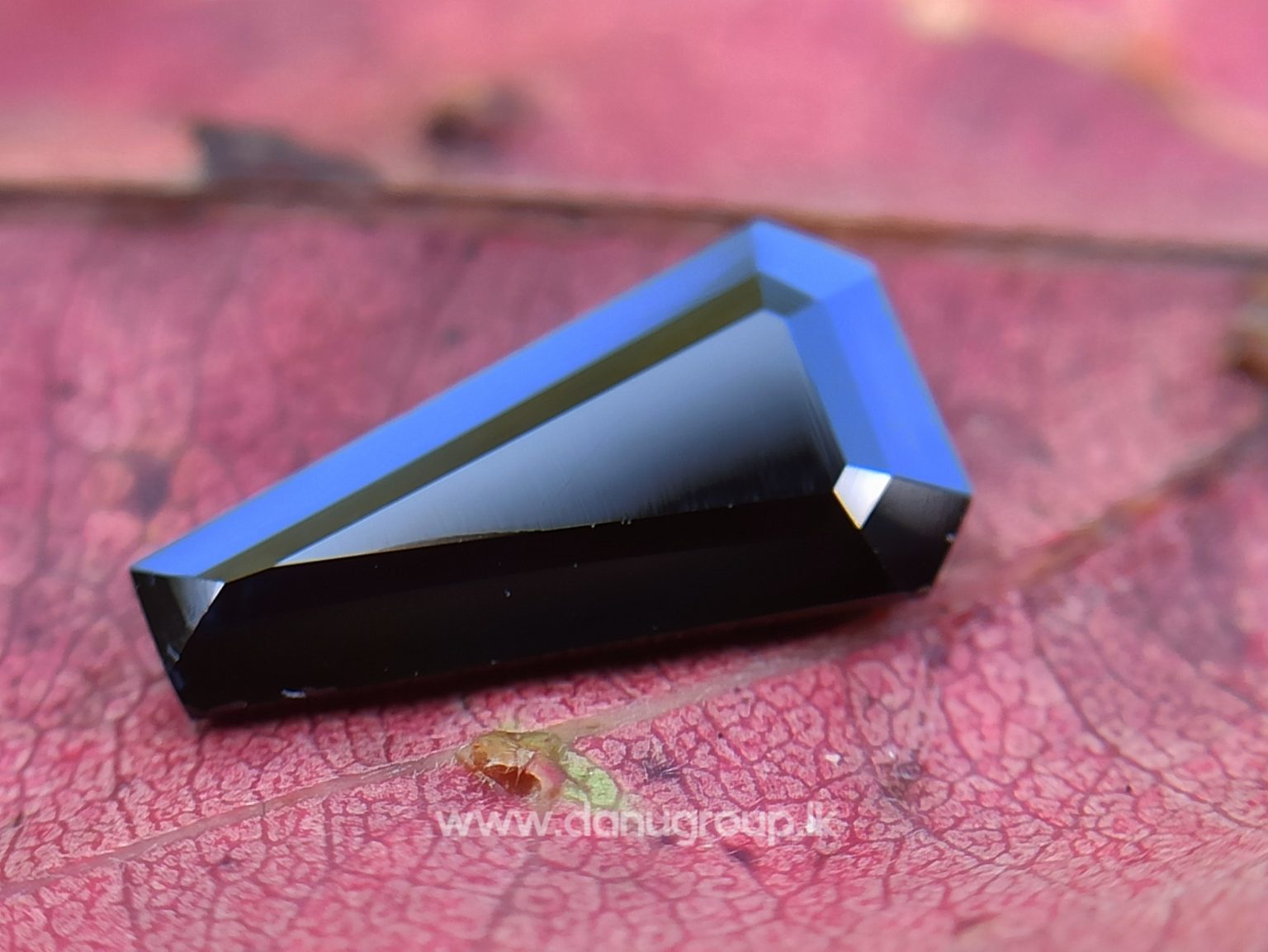 Ceylon Natural Dark Blue Sappphire Kaaka Neelam stone of planet saturn astrological gem danugroup.lk
