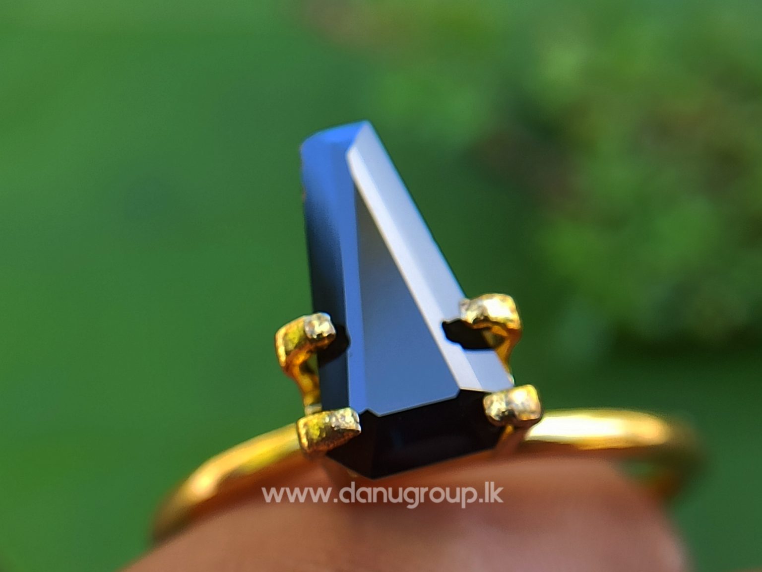 Ceylon Natural Dark Blue Sappphire Kaaka Neelam stone of planet saturn astrological gem danugroup.lk