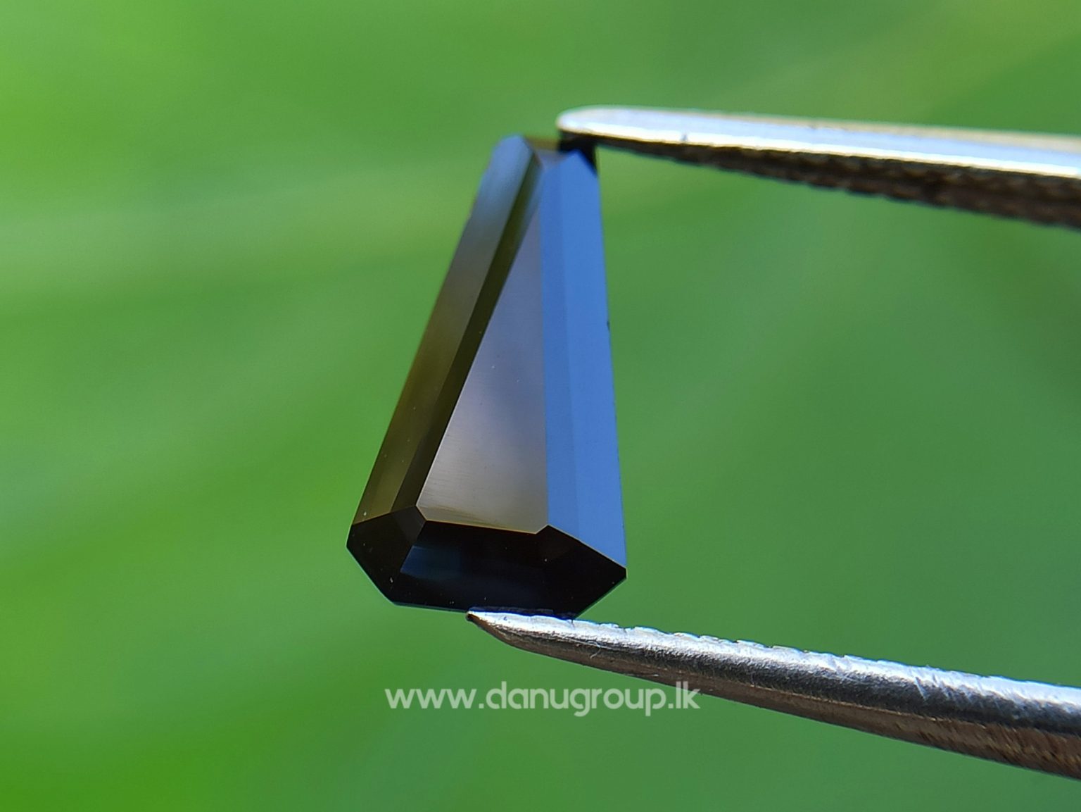 Ceylon Natural Dark Blue Sappphire Kaaka Neelam stone of planet saturn astrological gem danugroup.lk
