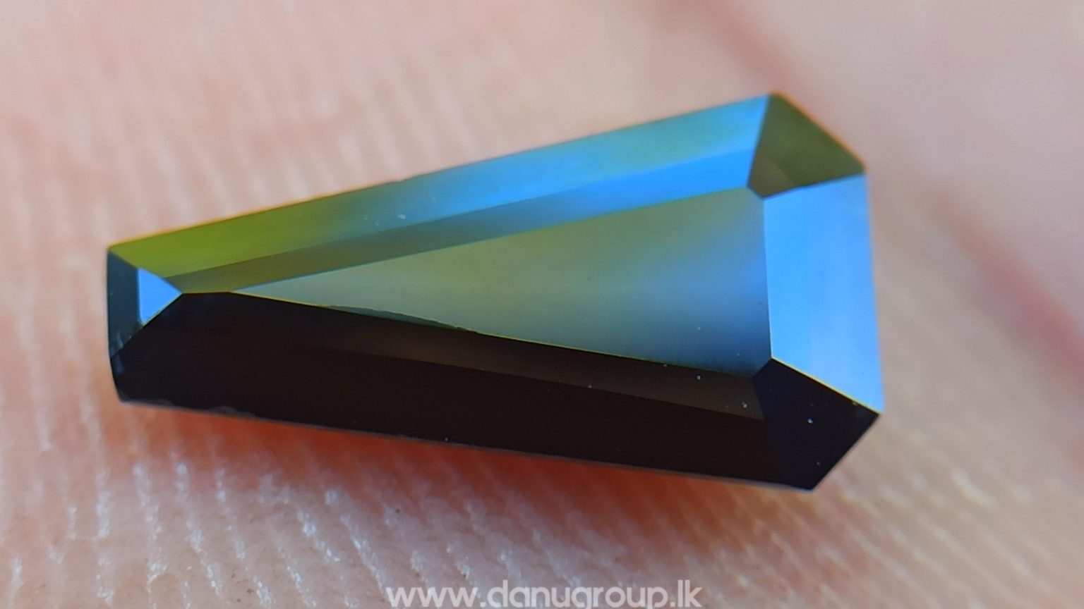 Ceylon Natural Dark Blue Sappphire Kaaka Neelam stone of planet saturn astrological gem danugroup.lk