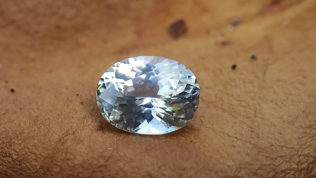Ceylon Natural White Sapphire Oval Shape Gem From Danu Group Colourless Sapphire - danugroup.lk