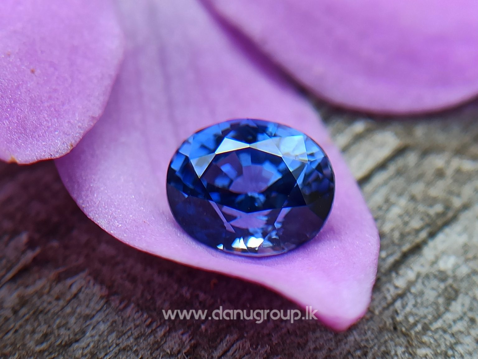 Ceylon Natural Vivid Blue Sapphire High Quality Blue Sapphire - danugroup.lk