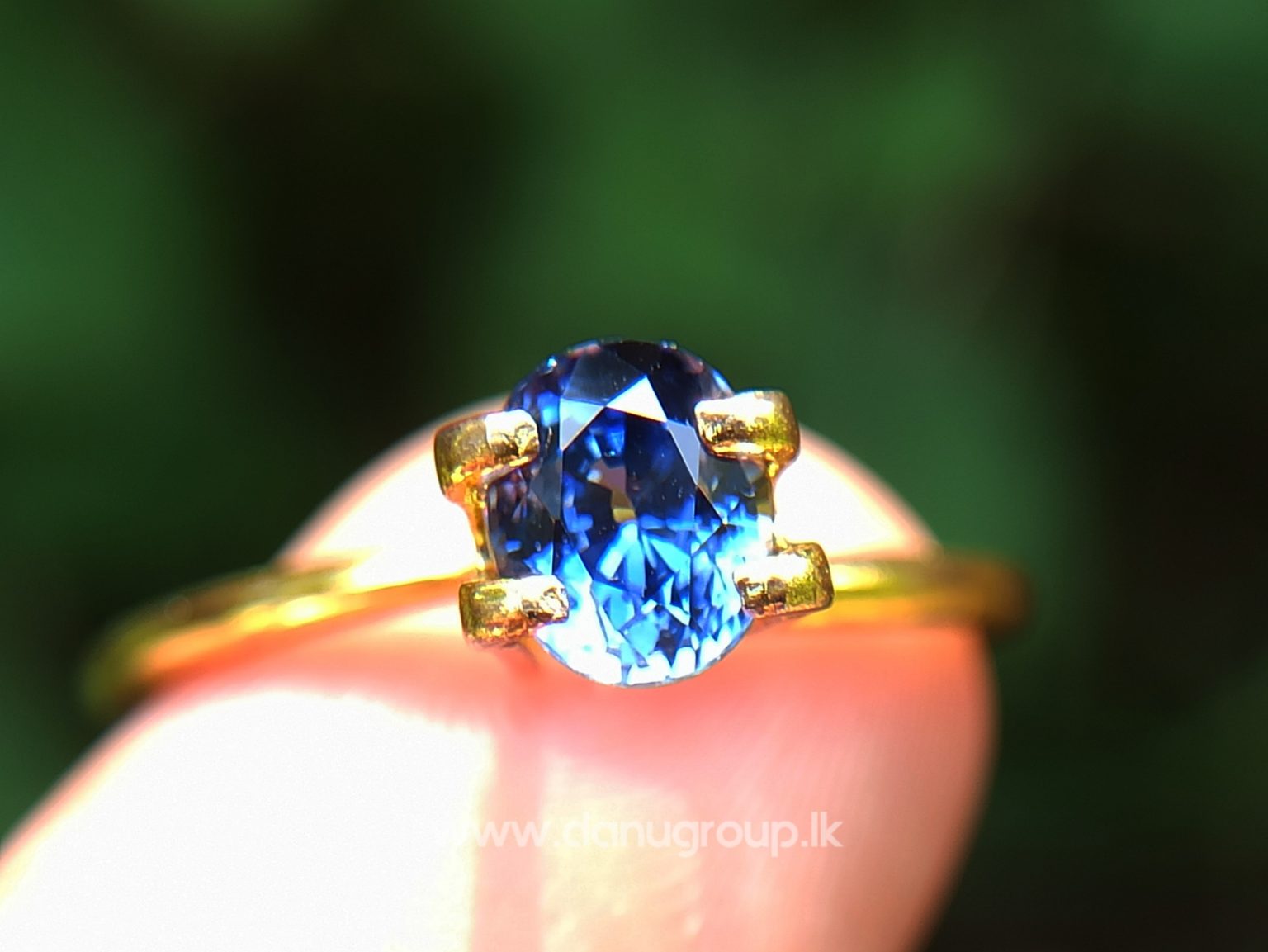 Ceylon Natural Vivid Blue Sapphire High Quality Blue Sapphire - danugroup.lk