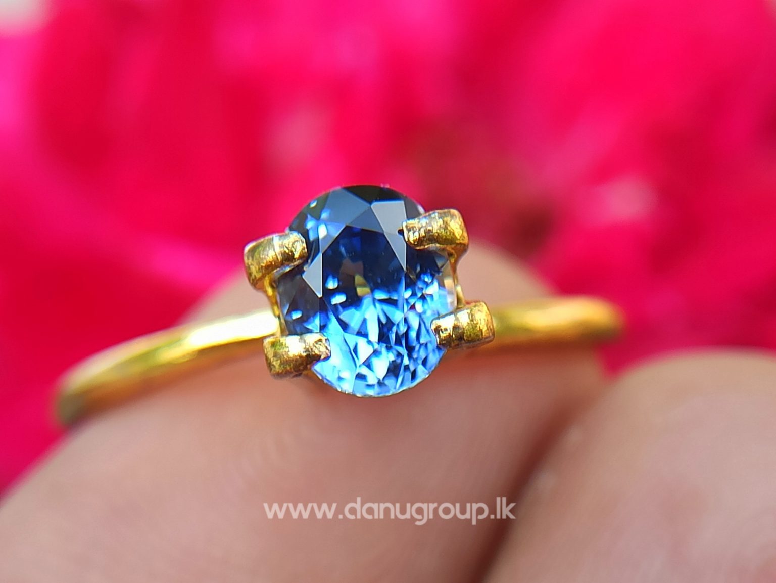 Ceylon Natural Vivid Blue Sapphire High Quality Blue Sapphire - danugroup.lk