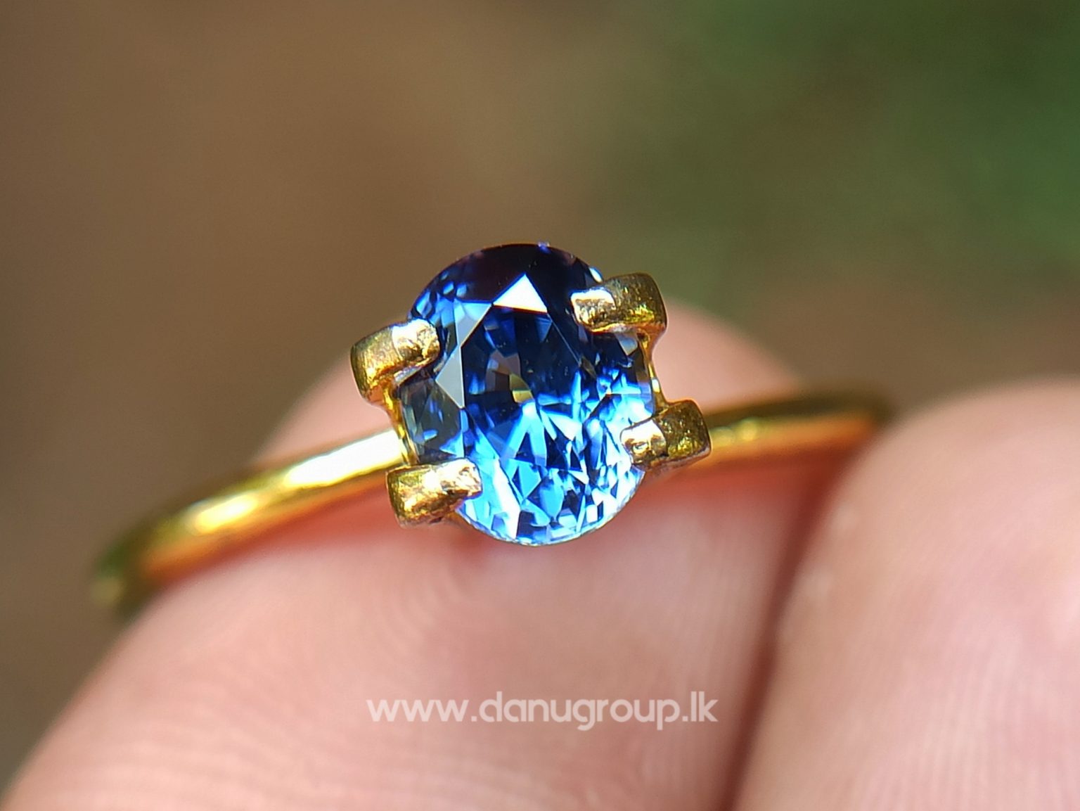 Ceylon Natural Vivid Blue Sapphire High Quality Blue Sapphire - danugroup.lk