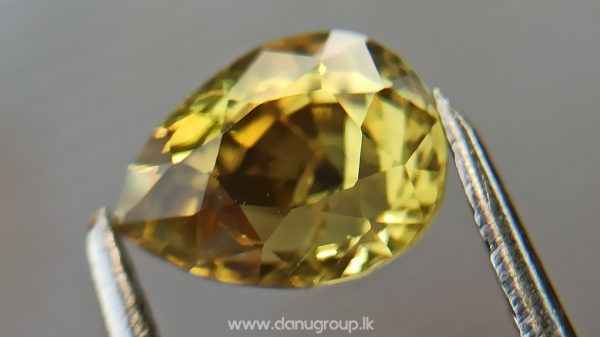 Ceylon Natural Greenish-yellow Chrysoberyl - helleborus flower color from Danu Group