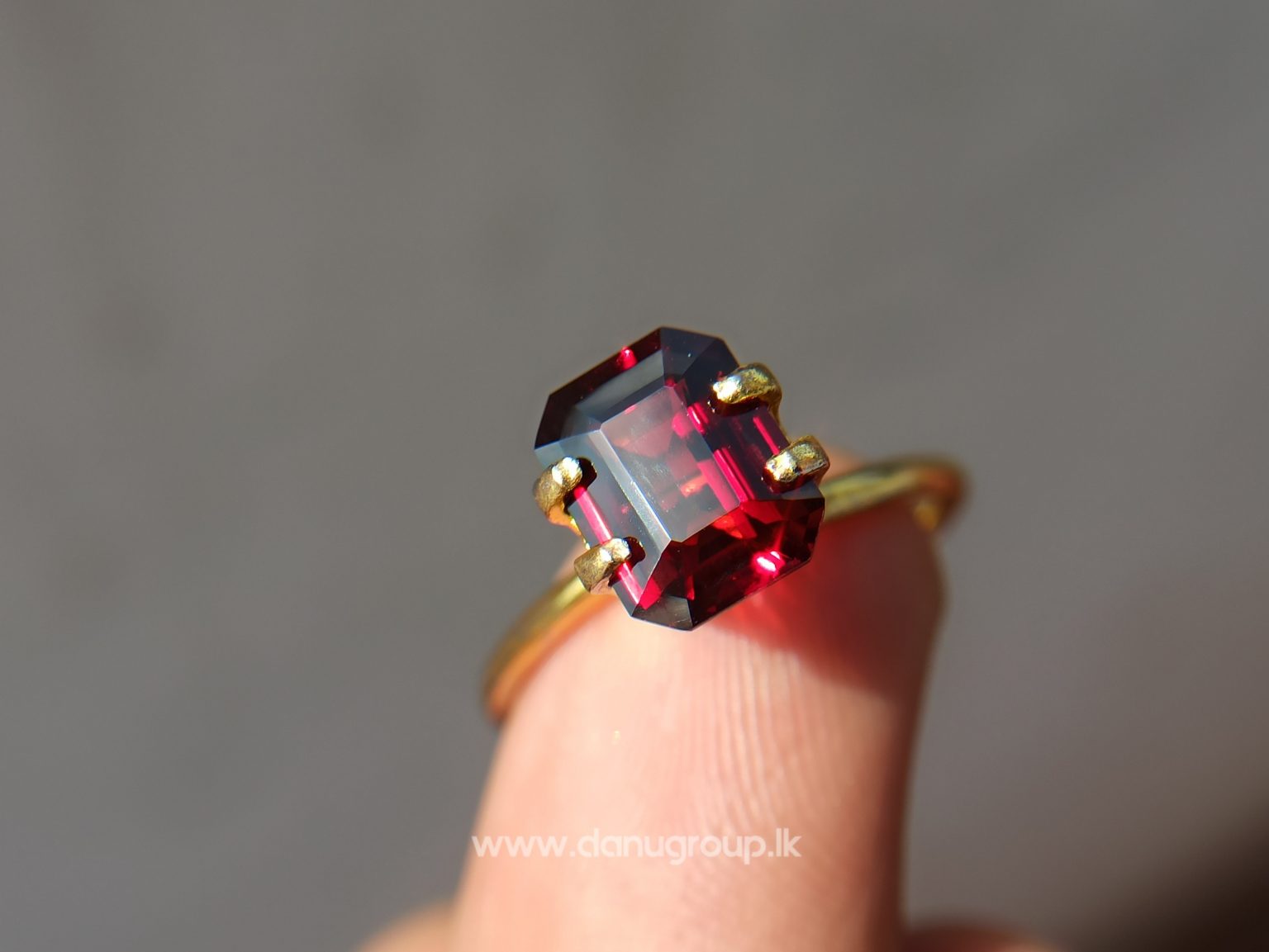 Ceylon Natural Pyrop Almandite Garnet from Danu Group