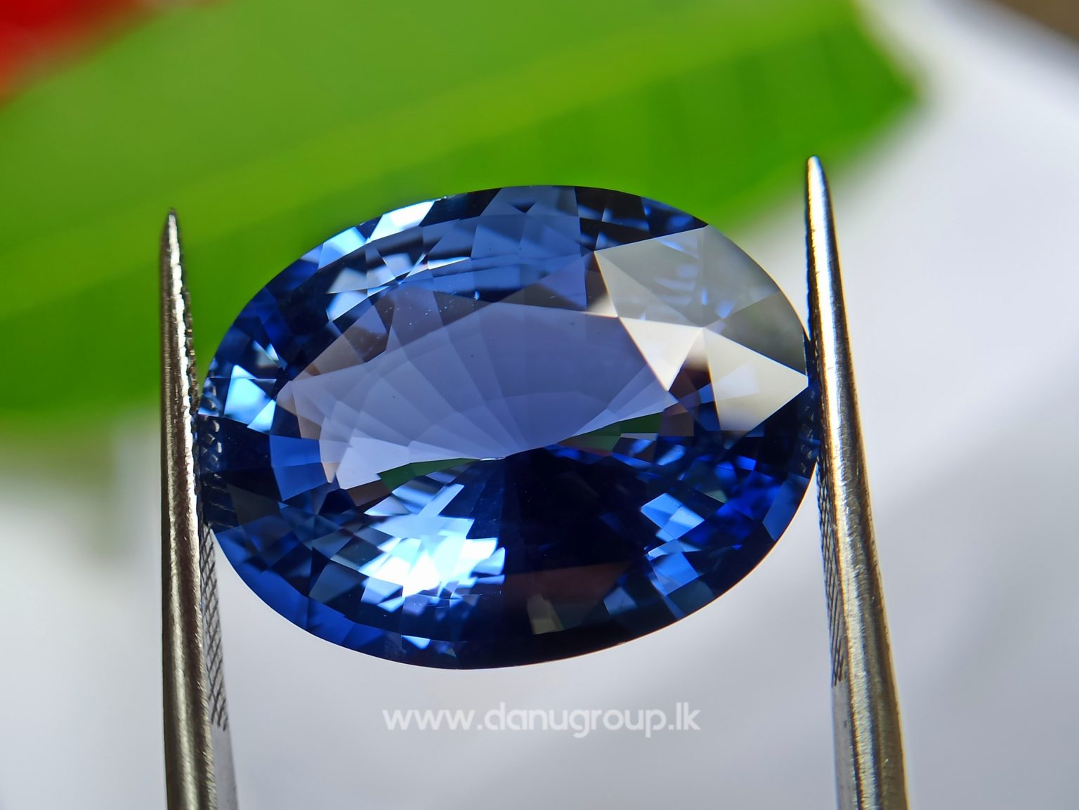 Huge Ceylon Blue Sapphire 27 ct High Quality Big blue sapphire from Danu Group