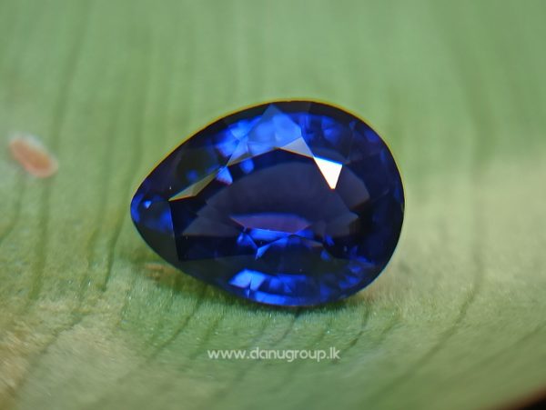 Color Change Sapphire - Pear Shape Blue to violet color changing sapphire stone from Sri Lanka