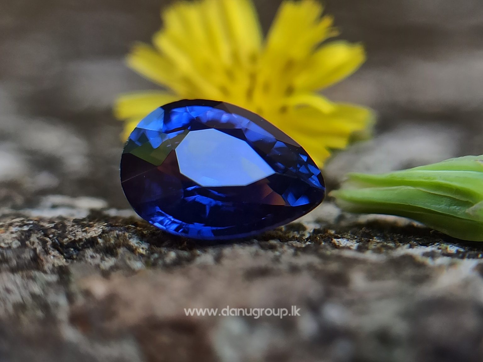 Color Change Sapphire - Pear Shape Blue to violet color changing sapphire stone from Sri Lanka