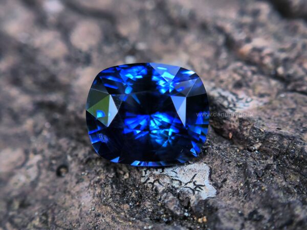 Ceylon Vivid Royal Blue Sapphire