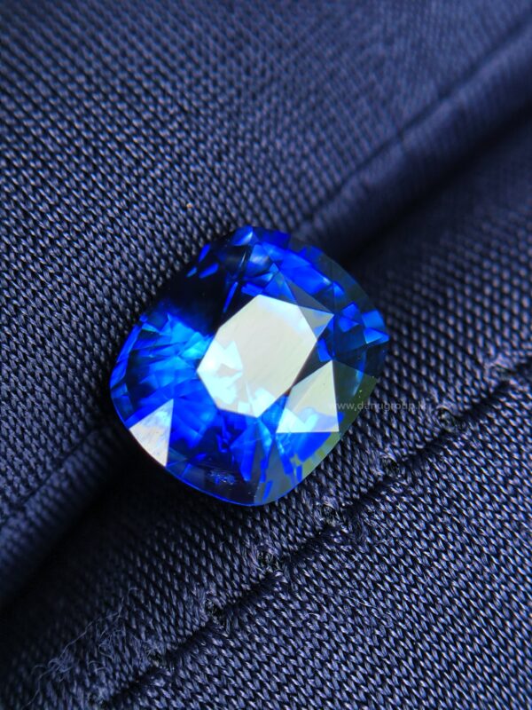 Ceylon Vivid Royal Blue Sapphire