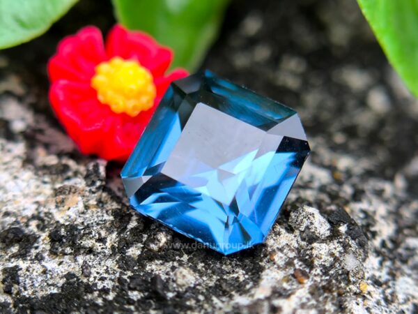 CEYLON NATURAL BLUE SPINEL