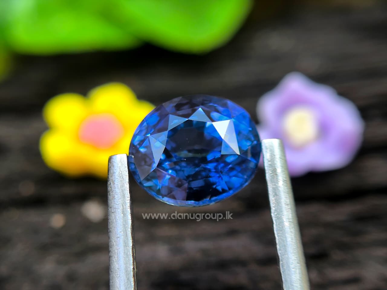 Side profile of 1.19 ct heated Ceylon Blue Sapphire oval mixed cut