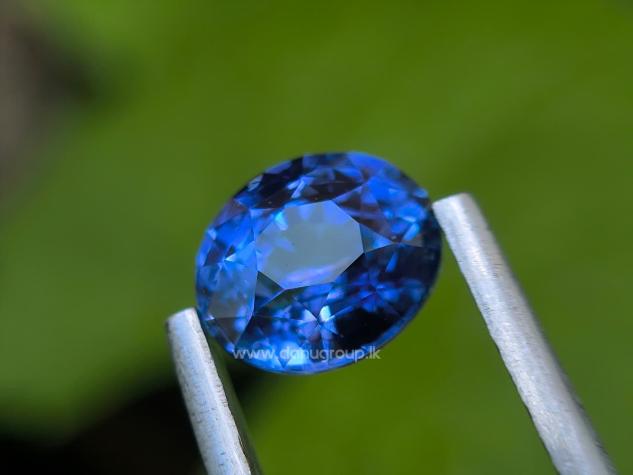 Side profile of 1.19 ct heated Ceylon Blue Sapphire oval mixed cut