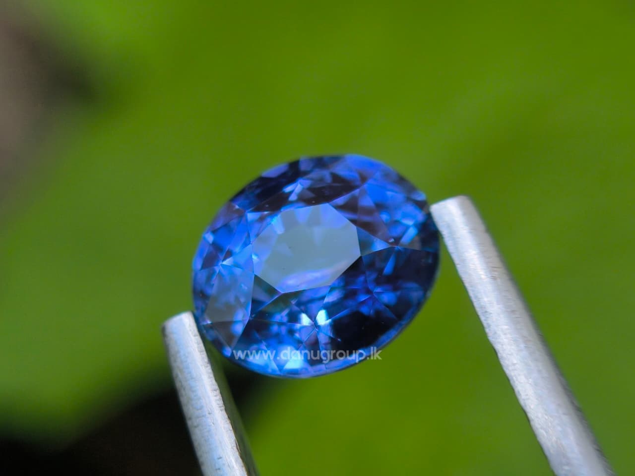 Side profile of 1.19 ct heated Ceylon Blue Sapphire oval mixed cut