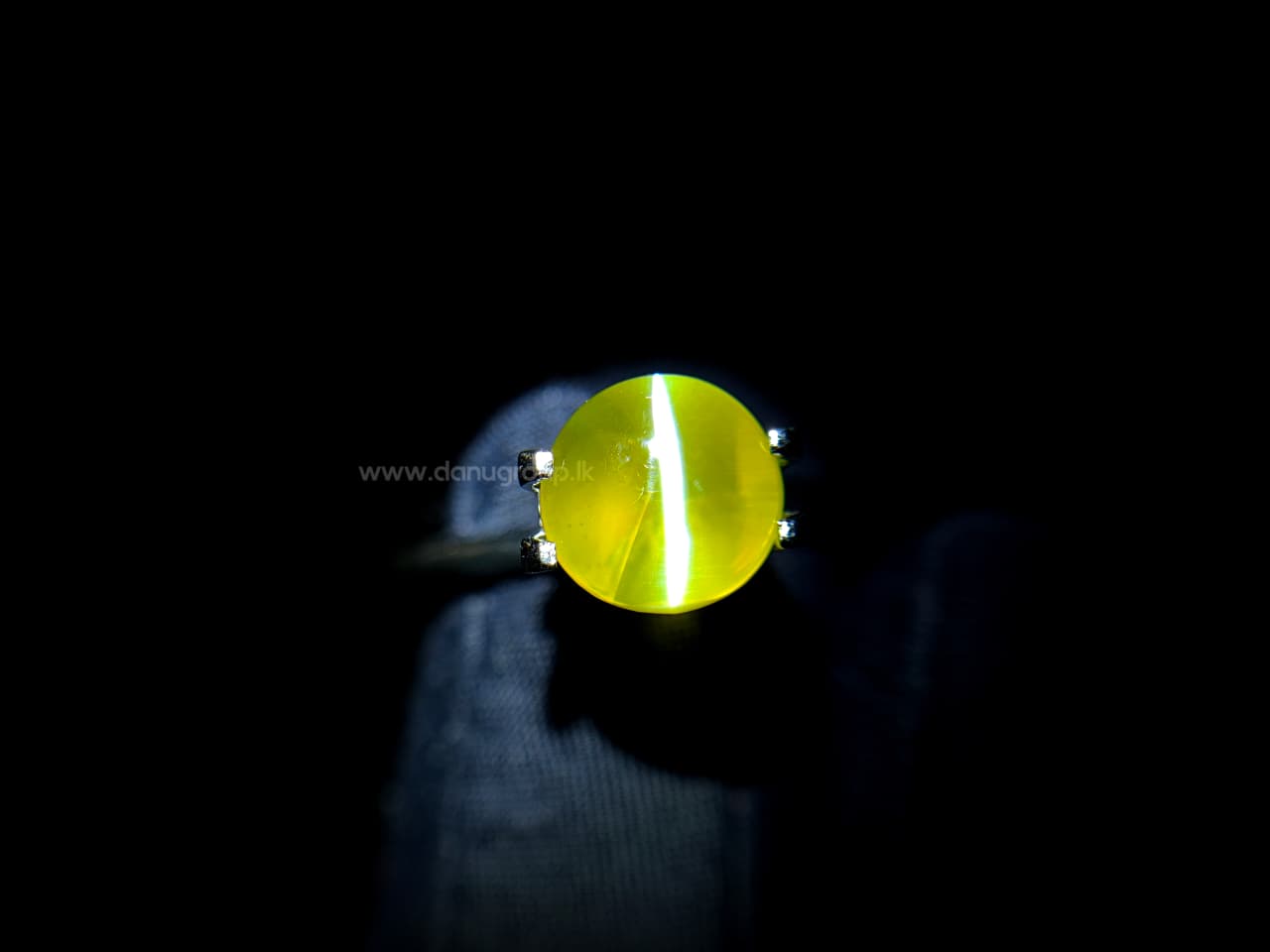 NATURAL CHRYSOBERYL CATS EYE