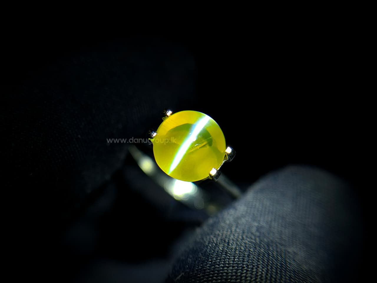 NATURAL CHRYSOBERYL CATS EYE